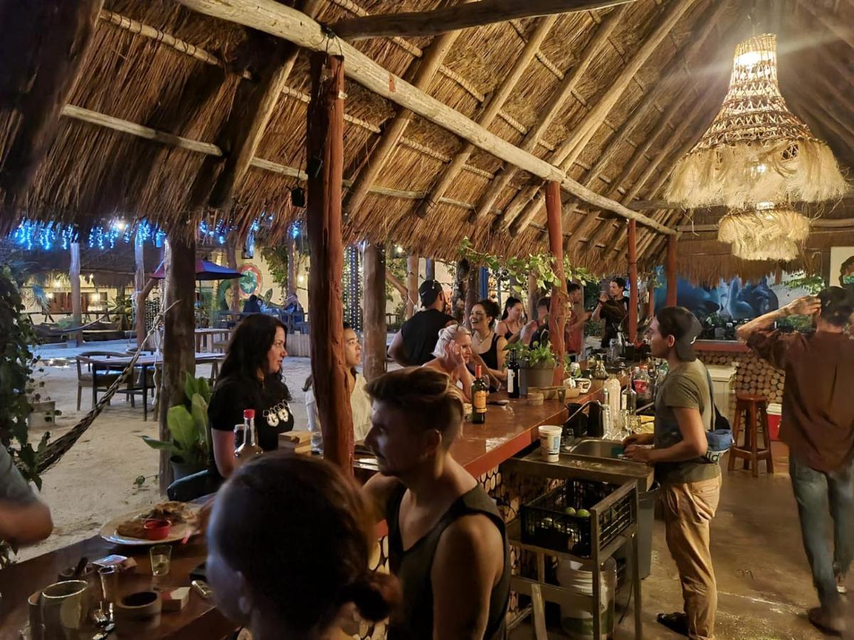 The All Inclusive Hostel - Food, Drinks And Transportation To The Beach And Cenotes تولوم المظهر الخارجي الصورة
