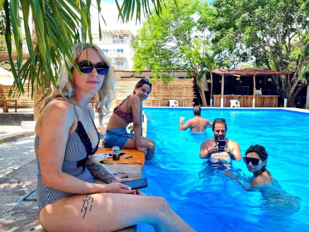 The All Inclusive Hostel - Food, Drinks And Transportation To The Beach And Cenotes تولوم المظهر الخارجي الصورة