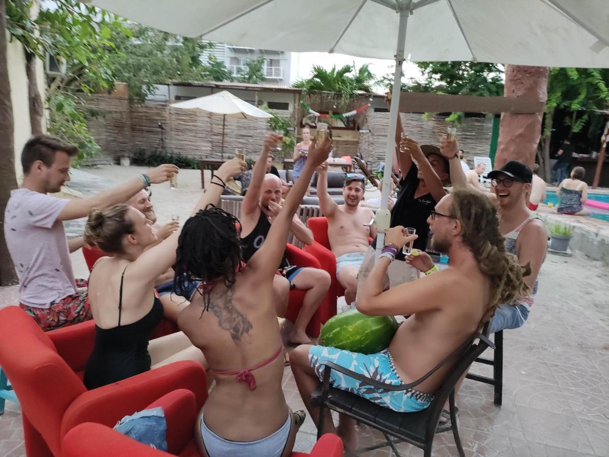 The All Inclusive Hostel - Food, Drinks And Transportation To The Beach And Cenotes تولوم المظهر الخارجي الصورة