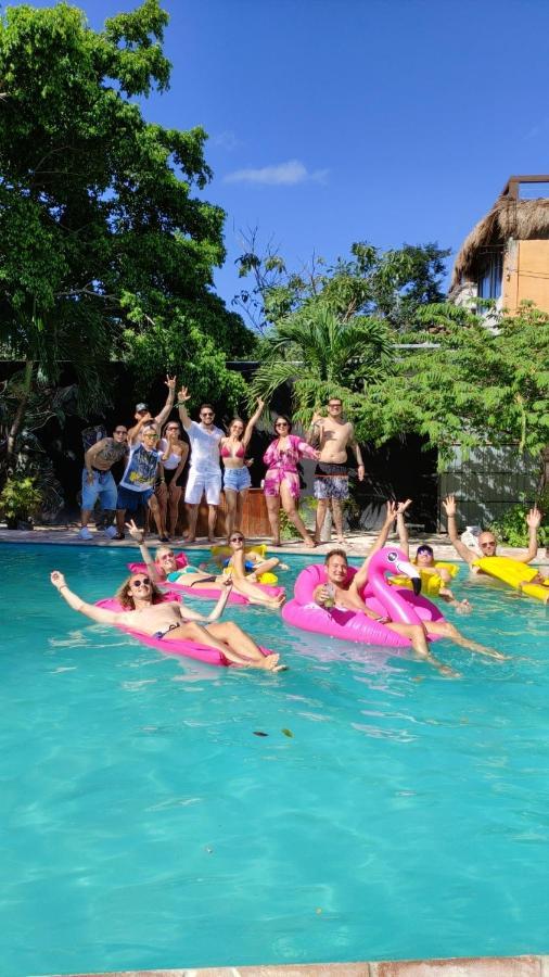 The All Inclusive Hostel - Food, Drinks And Transportation To The Beach And Cenotes تولوم المظهر الخارجي الصورة