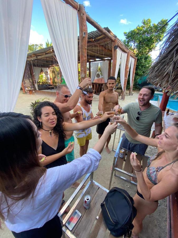 The All Inclusive Hostel - Food, Drinks And Transportation To The Beach And Cenotes تولوم المظهر الخارجي الصورة