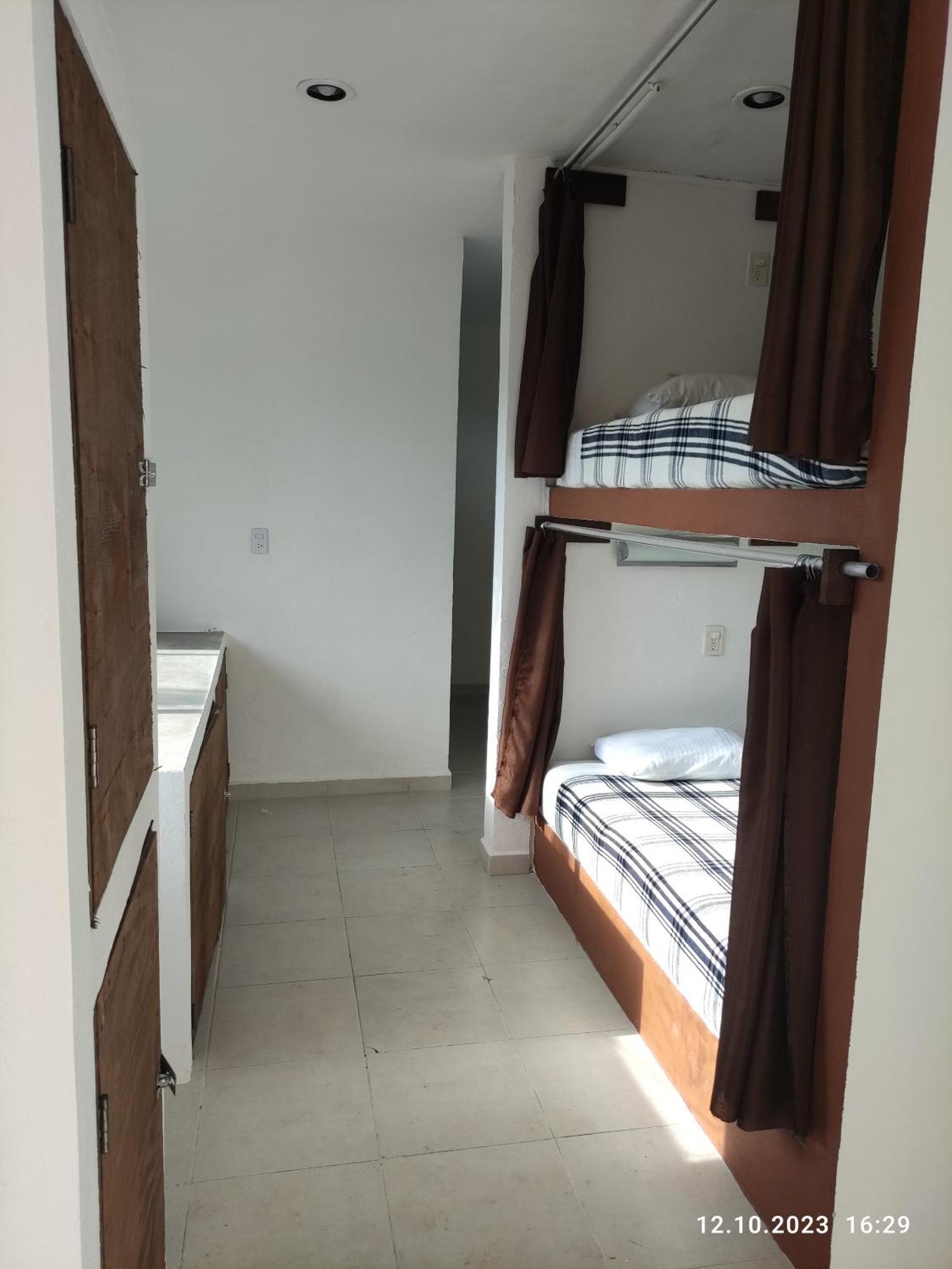 The All Inclusive Hostel - Food, Drinks And Transportation To The Beach And Cenotes تولوم الغرفة الصورة