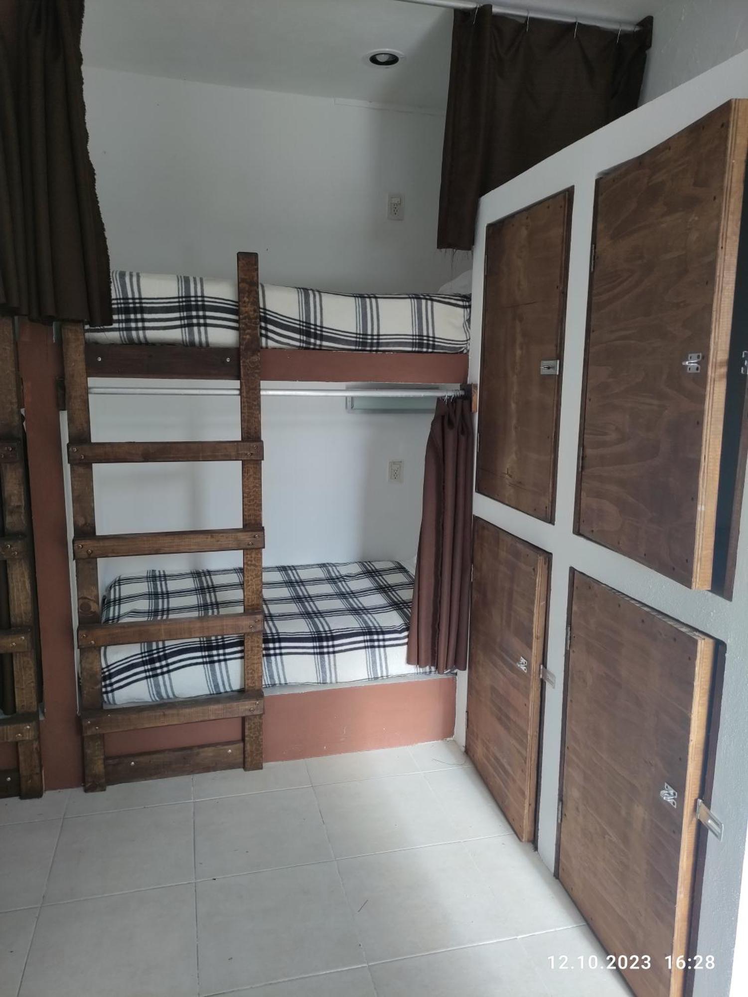 The All Inclusive Hostel - Food, Drinks And Transportation To The Beach And Cenotes تولوم الغرفة الصورة