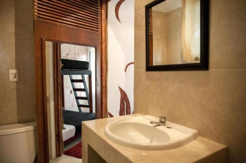 The All Inclusive Hostel - Food, Drinks And Transportation To The Beach And Cenotes تولوم المظهر الخارجي الصورة